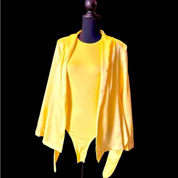 Yellow Blazer & basic top - Picture 2 of 2